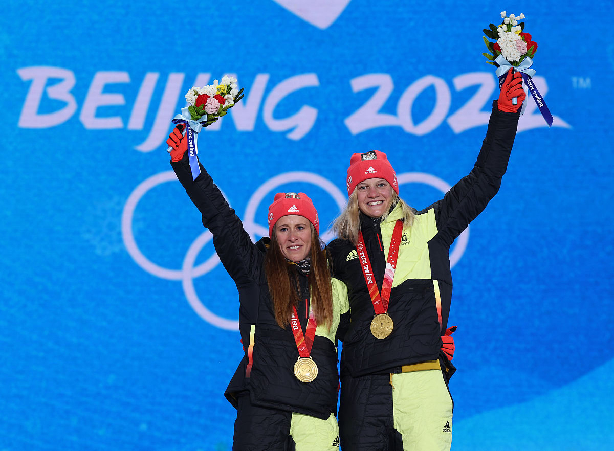 赛后新星喜悦落泪，表达获胜喜悦