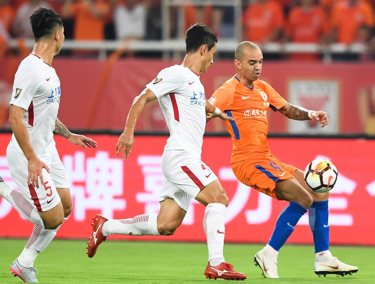 山东鲁能对上海上港的比赛