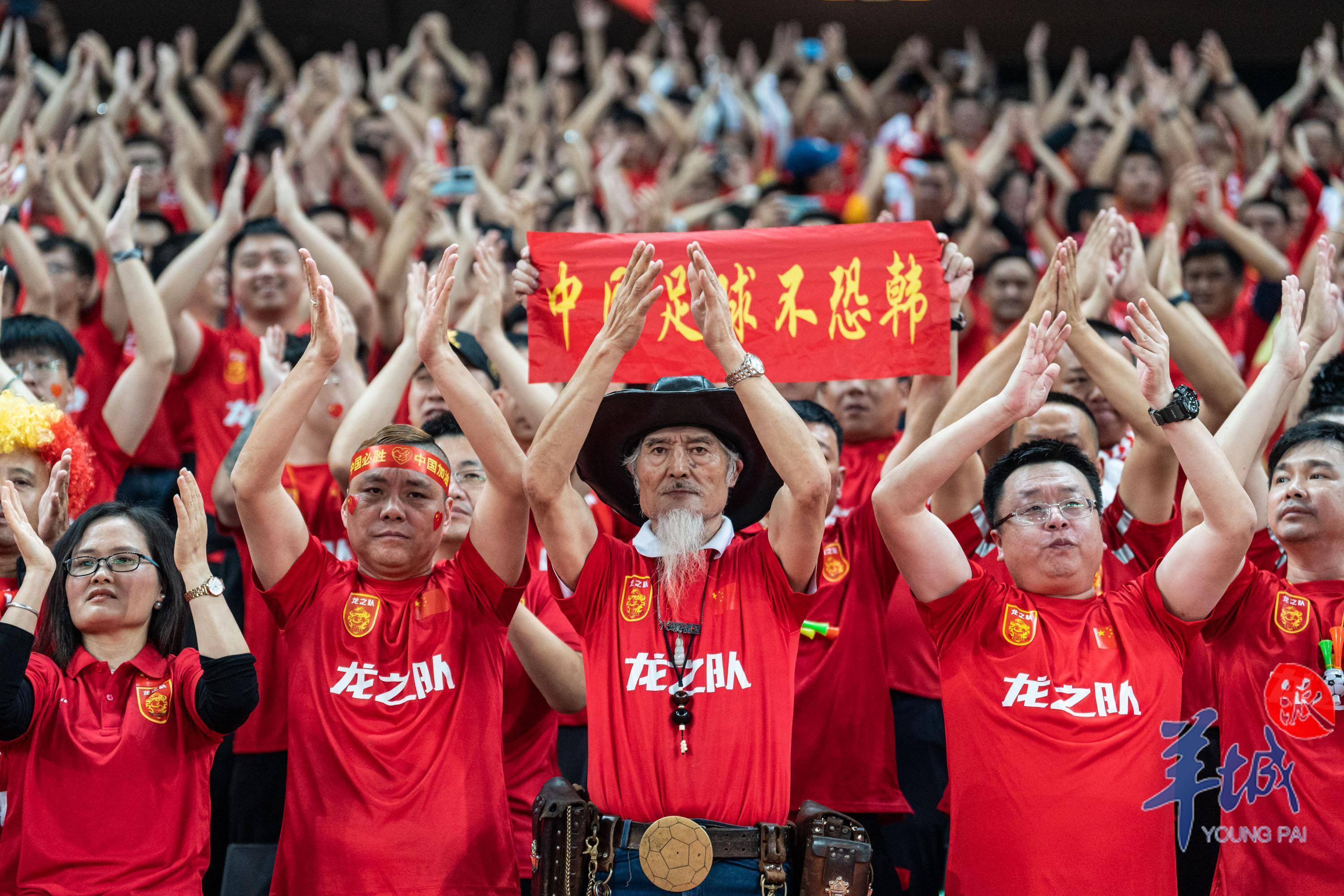 包含精彩对决激发球迷热情，现场气氛火爆的词条